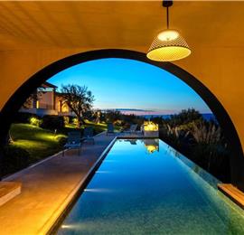 4 bedroom villa with pool near Noto, sleeps 8